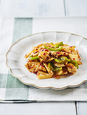 포토 JPG 피망 실내 돼지고기 사람없음 중식 식탁보 매움 돼지고기볶음 국내포토 음식 채소 육류 내부 맛 볶음 파일형식