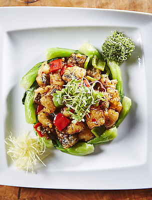 포토 JPG 채소 사람없음 튀김 장어 보양식 강정 새싹채소 음식데코레이션 장어요리 장어강정 국내포토 음식 어류 과자 몸보신 파일형식