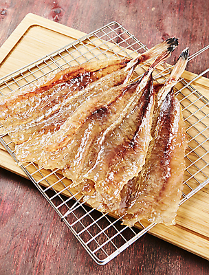 포토 JPG 사람없음 그릴 건어물 나무도마 황태 나무배경 어포 국내포토 백그라운드 주방용품 도마 어류 목재 파일형식