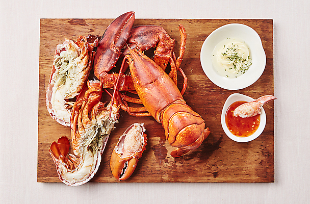 포토 JPG 사람없음 가재 바닷가재 해산물 칠리소스 마요네즈 나무도마 랍스터찜 랜치소스 국내포토 도마 갑각류 목재 소스_음식 파일형식