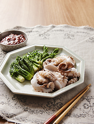 포토 JPG 사람없음 양념 두릅 숙회 주꾸미 초고추장 나무배경 국내포토 백그라운드 채소 연체동물 수중동물 파일형식