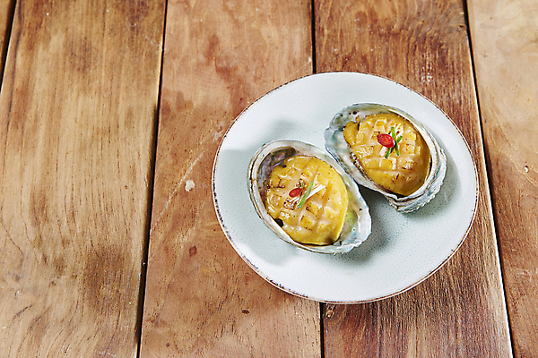 포토 JPG 사람없음 홍고추 전복 조림 전복요리 나무배경 국내포토 음식 백그라운드 고추 어패류 파일형식