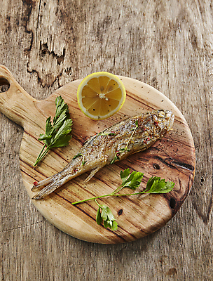 포토 JPG 파슬리 사람없음 레몬 생선구이 굴비 조기구이 조기_생선 나무배경 국내포토 백그라운드 채소 과일 어류 구이 생선요리 파일형식