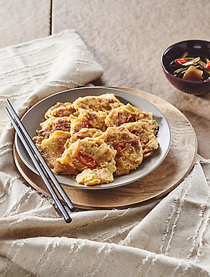 포토 JPG 채소 사람없음 참치 간장 부침 갈색배경 참치전 국내포토 음식 백그라운드 어류 갈색 양념 전 파일형식