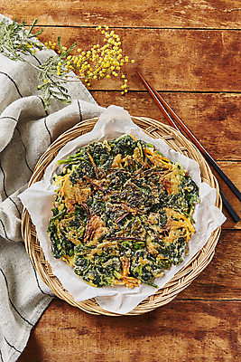 포토 JPG 사람없음 당근 깻잎 부침개 부침 나무배경 깻잎전 국내포토 한식 음식 백그라운드 채소 뿌리채소 전 파일형식