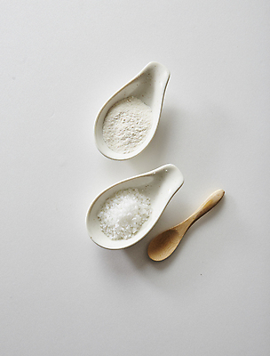 포토 JPG 사람없음 숟가락 조미료 흰배경 소금 굵은소금 국내포토 백그라운드 수저 흰색 향미료 파일형식