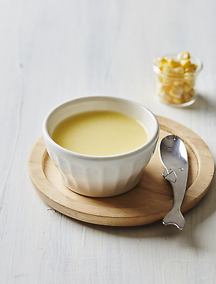 포토 JPG 옥수수 사람없음 아웃포커스 숟가락 흰배경 옥수수스프 옥수수알갱이 콘스프 초당옥수수 국내포토 백그라운드 곡류 촬영기법 수저 흰색 수프 파일형식