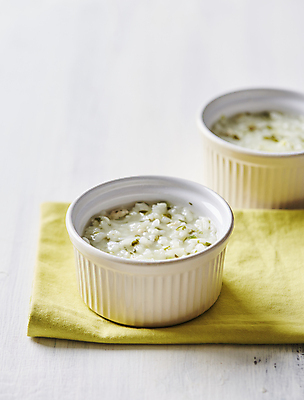 포토 JPG 사람없음 아웃포커스 브로콜리 흰배경 죽 이유식 야채죽 브로콜리죽 국내포토 음식 백그라운드 채소 촬영기법 흰색 파일형식