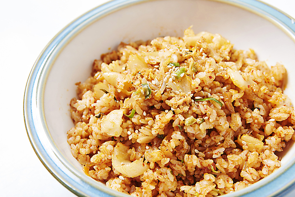 포토 JPG 한식 근접촬영 사람없음 흰배경 볶음밥 김치볶음밥 국내포토 음식 뷰포인트 백그라운드 흰색 파일형식