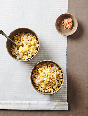 포토 JPG 사람없음 계란 볶음밥 명란젓 갈색배경 명란달걀볶음밥 국내포토 음식 백그라운드 갈색 알 젓갈 파일형식