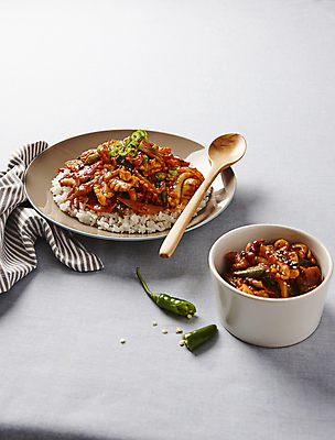 포토 JPG 사람없음 오징어 흰배경 오징어덮밥 오징어볶음 청양고추 국내포토 백그라운드 고추 연체동물 수중동물 흰색 덮밥 볶음 파일형식