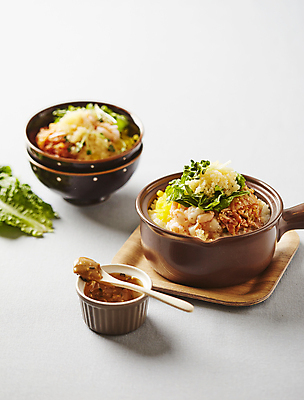 포토 JPG 한식 밥 김치 오이 사람없음 아웃포커스 상추 흰배경 단무지 깻잎 날치알 날치알비빔밥 김치알밥 국내포토 음식 백그라운드 채소 촬영기법 알 흰색 비빔밥 알밥 파일형식