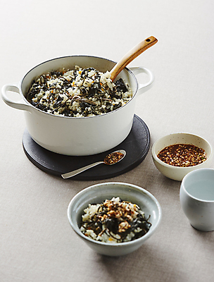 포토 JPG 사람없음 양념 냄비 흰배경 나물밥 취나물 건나물 취나물밥 국내포토 백그라운드 밥 흰색 솥 나물 파일형식