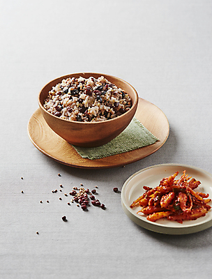 포토 JPG 반찬 사람없음 흰배경 팥 검은콩 더덕무침 수수 오곡밥 율무 잡곡밥 조 국내포토 음식 백그라운드 밥 콩 곡류 흰색 무침 파일형식