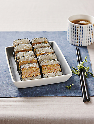 포토 JPG 사람없음 흰배경 김밥 주먹밥 명란젓 명란계란말이 무스비 국내포토 음식 백그라운드 밥 흰색 계란말이 젓갈 파일형식