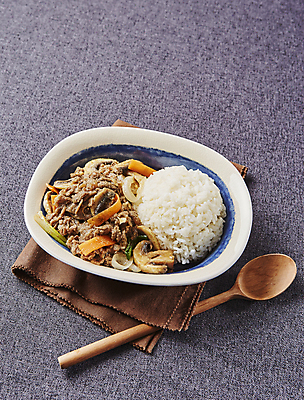 포토 JPG 회색배경 사람없음 당근 불고기덮밥 소불고기 국내포토 백그라운드 뿌리채소 회색 덮밥 불고기 파일형식