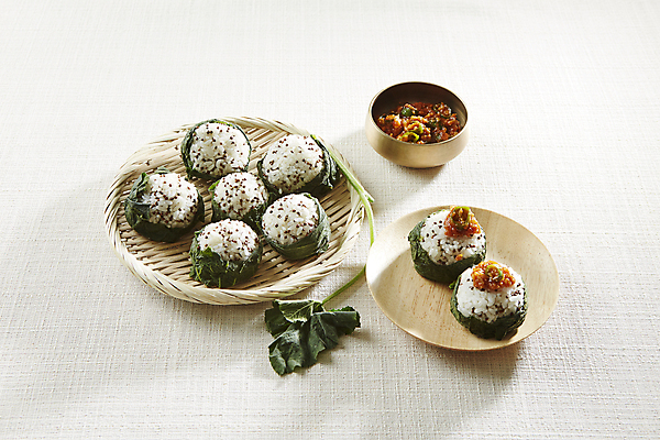 포토 JPG 사람없음 흰배경 쌈장 주먹밥 쌈밥 호박잎 국내포토 음식 백그라운드 잎 밥 흰색 양념 파일형식