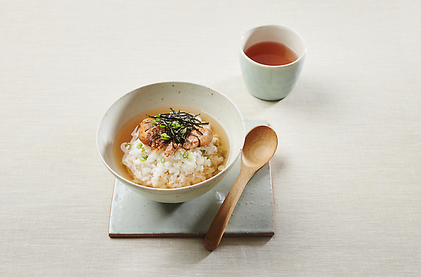 포토 JPG 밥 사람없음 녹차 흰배경 나무숟가락 쪽파 김가루 명란젓 오챠즈케 국내포토 음식 백그라운드 차_음료 숟가락 흰색 김_해조류 가루 파 젓갈 일본음식 파일형식