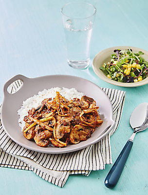 포토 JPG 사람없음 숟가락 샐러드 파란배경 양송이 버섯볶음 양송이덮밥 국내포토 음식 백그라운드 수저 파란색 버섯 덮밥 볶음 파일형식