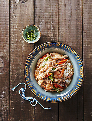 포토 JPG 사람없음 오징어 덮밥 오징어덮밥 오징어볶음 나무배경 국내포토 음식 백그라운드 연체동물 수중동물 볶음 파일형식