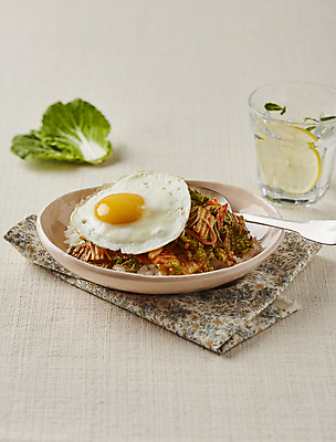 포토 JPG 한식 회색배경 사람없음 계란 계란프라이 덮밥 비빔밥 겉절이 봄동 국내포토 음식 백그라운드 채소 김치 알 회색 계란요리 파일형식