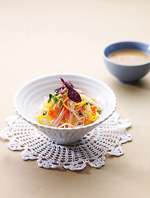 포토 JPG 채소 사람없음 비빔밥 게살 날치 새싹비빔밥 새싹채소 베이지색배경 국내포토 한식 음식 백그라운드 어류 베이지색 파일형식