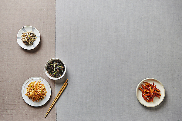 포토 JPG 젓가락 회색배경 반찬 사람없음 버섯무침 콩나물무침 카피스페이스 도라지무침 미역무침 국내포토 음식 백그라운드 수저 공백 회색 무침 파일형식