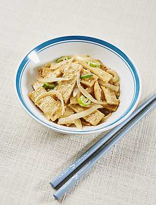 포토 JPG 젓가락 반찬 사람없음 어묵 흰배경 어묵볶음 국내포토 음식 백그라운드 수저 흰색 볶음 파일형식