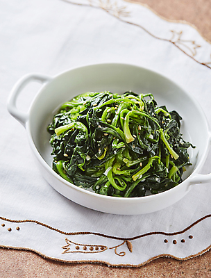 포토 JPG 반찬 사람없음 아웃포커스 시금치 시금치나물 시금치무침 갈색배경 국내포토 음식 백그라운드 채소 촬영기법 갈색 무침 파일형식