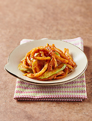 포토 JPG 반찬 오이 사람없음 무침 갈색배경 도라지무침 국내포토 음식 백그라운드 채소 갈색 파일형식