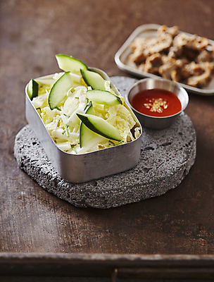 포토 JPG 오이 사람없음 아웃포커스 샐러드 골뱅이 초고추장 나무배경 알배추 국내포토 음식 백그라운드 채소 어패류 촬영기법 양념 배추 파일형식