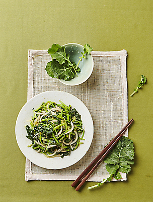 포토 JPG 반찬 양파 사람없음 볶음 무청 열무 초록배경 열무볶음 국내포토 음식 백그라운드 채소 초록색 무 파일형식