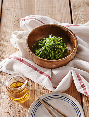 포토 JPG 반찬 사람없음 무침 나물무침 세발나물 나무배경 세발나물무침 국내포토 음식 백그라운드 채소 파일형식