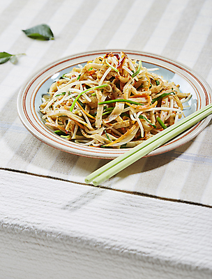 포토 JPG 반찬 사람없음 당근 식탁보 양념 어묵 흰배경 부추 숙주 어묵볶음 어묵야채볶음 국내포토 음식 백그라운드 채소 뿌리채소 흰색 볶음 파일형식