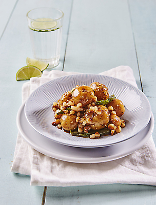 포토 JPG 반찬 감자 옥수수 사람없음 파란배경 조림 감자조림 알감자 국내포토 음식 백그라운드 채소 곡류 파란색 감자요리 파일형식