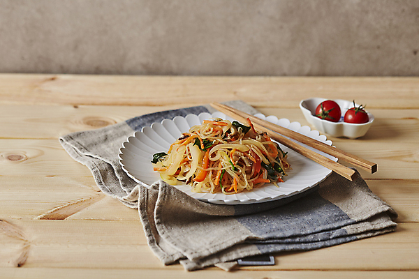 포토 JPG 사람없음 볶음 당면 잡채 갈색배경 나무배경 국내포토 음식 백그라운드 갈색 파일형식