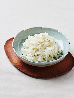 포토 JPG 반찬 사람없음 무 흰배경 볶음 무나물 국내포토 음식 백그라운드 뿌리채소 흰색 파일형식