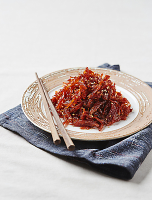 포토 JPG 반찬 사람없음 흰배경 건어물 오징어채 오징어채볶음 국내포토 음식 백그라운드 흰색 볶음 파일형식