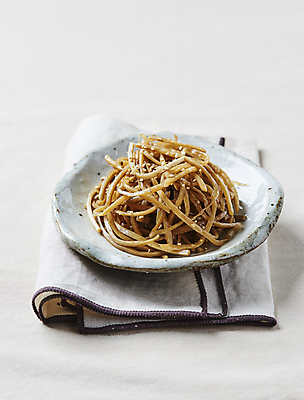 포토 JPG 반찬 사람없음 흰배경 간장 우엉 우엉조림 국내포토 음식 백그라운드 채소 흰색 양념 조림 파일형식