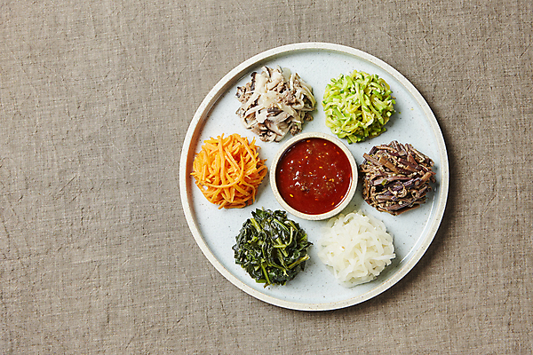 포토 JPG 사람없음 당근 고추장 나물 애호박 무나물 시금치나물 갈색배경 약고추장 당근볶음 국내포토 백그라운드 채소 호박 뿌리채소 갈색 양념 볶음 파일형식