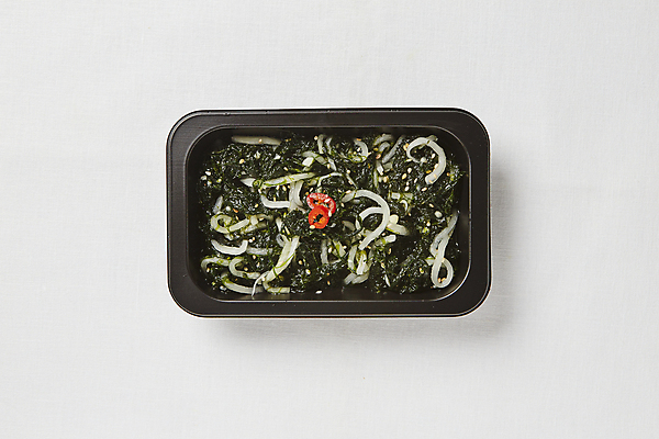 포토 JPG 반찬 사람없음 무 흰배경 홍고추 깨 무침 파래 파래무침 국내포토 음식 백그라운드 식재료 고추 뿌리채소 흰색 조미료 해조류 파일형식