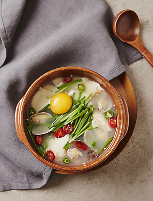 포토 JPG 사람없음 계란 홍고추 국물 부추 바지락 순두부 조개탕 청양고추 바지락순두부탕 순두부탕 국내포토 음식 채소 고추 조개 알 탕 파일형식