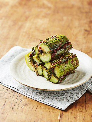 포토 JPG 한식 오이 사람없음 쌓기 양념 부추 오이소박이 오이김치 김치속 나무배경 국내포토 음식 백그라운드 채소 모션 김치 파일형식