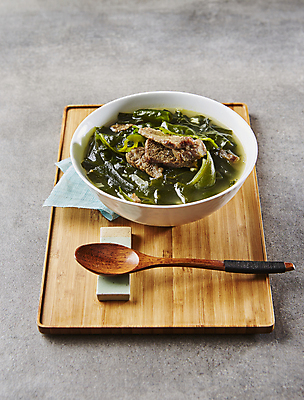 포토 JPG 회색배경 사람없음 소고기 미역 소고기미역국 국내포토 백그라운드 육류 회색 해조류 미역국 파일형식