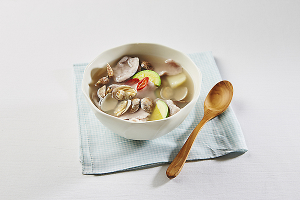 포토 JPG 고추 사람없음 흰배경 애호박 바지락 수제비 국내포토 백그라운드 채소 호박 조개 흰색 파일형식