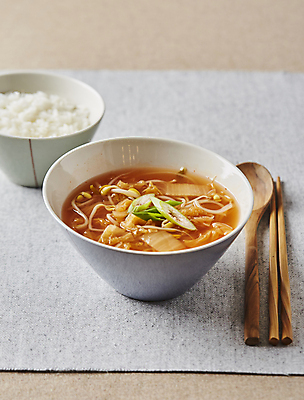 포토 JPG 한식 밥 김치 수저 사람없음 아웃포커스 콩나물 콩나물국 김치콩나물국 국내포토 식기 음식 채소 촬영기법 국 나물 국물 파일형식