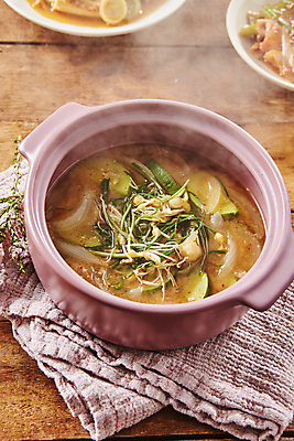 포토 JPG 사람없음 된장 된장찌개 애호박 달래 달래나물 나무배경 달래된장찌개 국내포토 한식 백그라운드 채소 호박 양념 찌개 파일형식