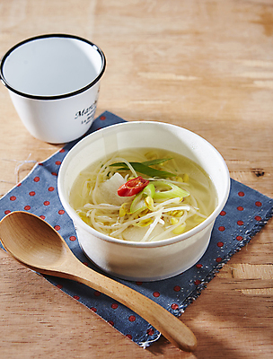 포토 JPG 사람없음 무 콩나물 콩나물국 무국 나무배경 국내포토 백그라운드 채소 뿌리채소 나물 국물 파일형식