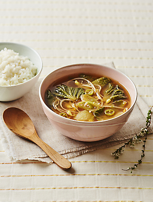 포토 JPG 밥 사람없음 된장 콩나물 된장국 호박잎 베이지색배경 호박잎된장국 국내포토 음식 백그라운드 잎 채소 양념 국 나물 베이지색 파일형식