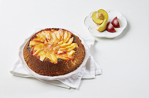 포토 JPG 디저트 실내 사람없음 케이크 식탁보 흰배경 복숭아 파운드케이크 국내포토 음식 백그라운드 과일 내부 흰색 파일형식